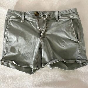 AMERICAN EAGLE green midi shorts